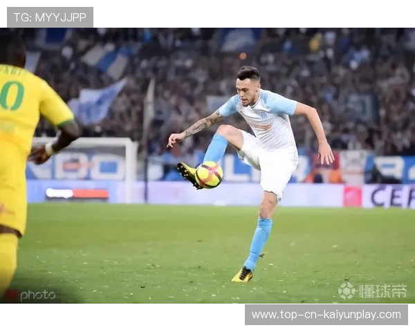 塞维利亚奥坎波斯加练反击推进，爆发力十足